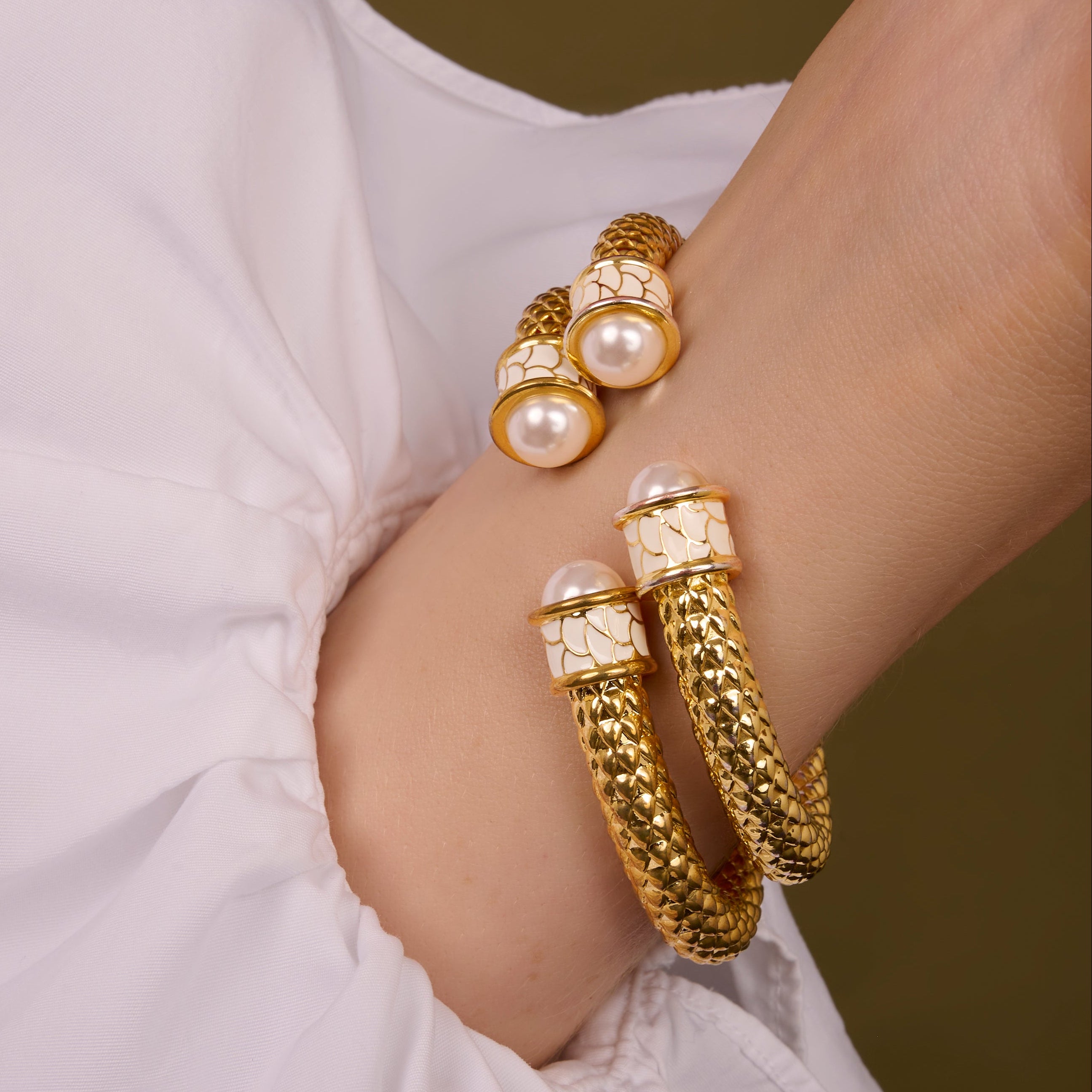 Golf Club Emerald & Gold Bangle | Halcyon Days – HALCYON DAYS